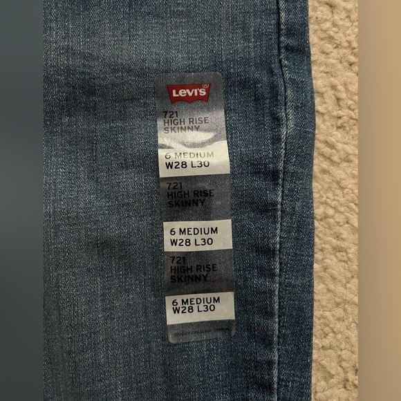 Levi’s 721 High-Rise Skinny Jeans - NEW WITH TAGS - Picture 4 of 4